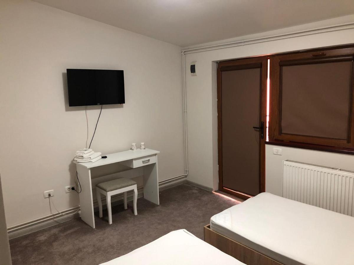 Hotel Cosmin อาราด ภายนอก รูปภาพ