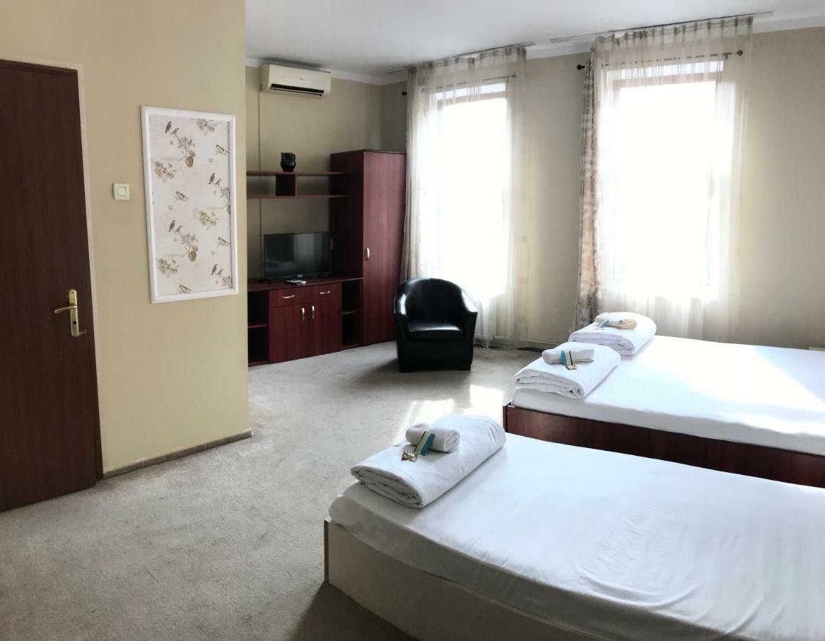 Hotel Cosmin อาราด ภายนอก รูปภาพ