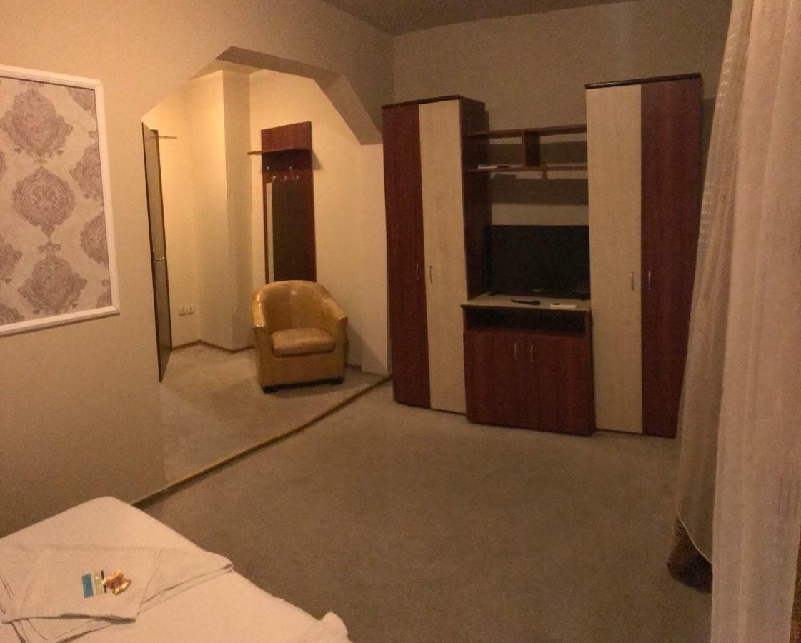 Hotel Cosmin อาราด ภายนอก รูปภาพ